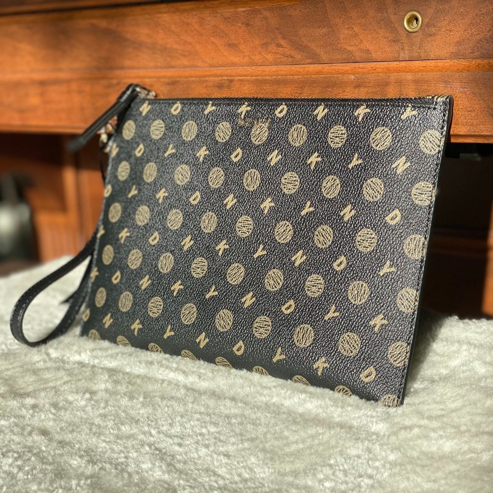 NWT DKNY Large Heritage Logo Wristlet
